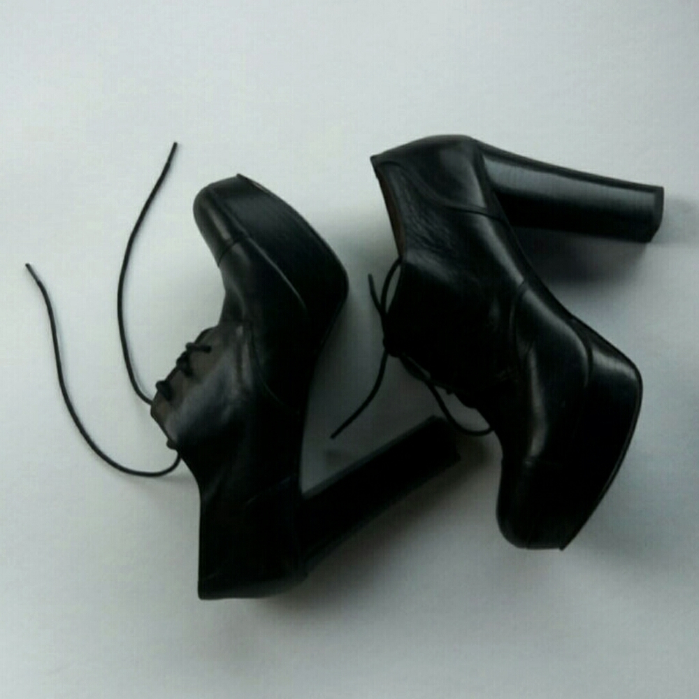 NINE WEST platform lace up leather ankle boot